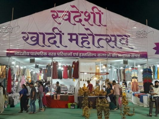 स्थानीय छत्तीसगढ़ हाट पंडरी में, स्वदेशी खादी महोत्सव का भव्य शुभारंभ