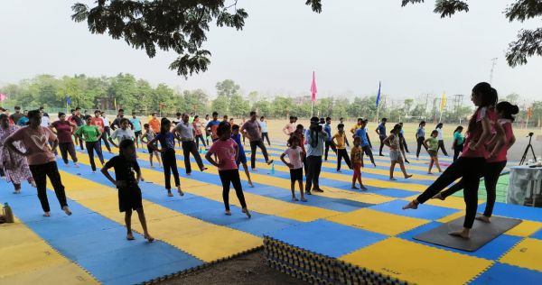  "स्वस्थ जीवन के लिए योग" कार्यशाला के दूसरे दिन बताए गए सूर्य नमस्कार के फायदे