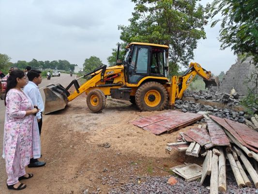 सेजबहार में सरकारी जमीन से हटाया गया बेजा कब्जा : स्थानीय लोगों ने मुख्यमंत्री जनदर्शन कार्यक्रम में की थी शिकायत