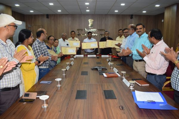 ओलंपिक में कोल्हापुर के स्पनिल ने जीता ब्रांज...  छत्तीसगढ़ डाक विभाग ने जारी किया स्पेशल कैंसेलेशन कैचेट