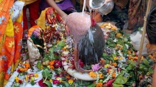हर हर महादेव का जयकारा लगाते श्रद्धालु उमड़े शिव मंदिरो में : आज आखिरी सावन सोमवार