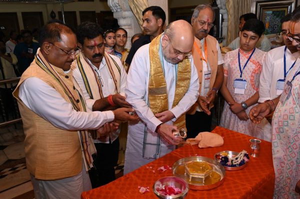 केंद्रीय गृह मंत्री अमित शाह महाप्रभु श्री वल्लभाचार्य मंदिर पहुंचे