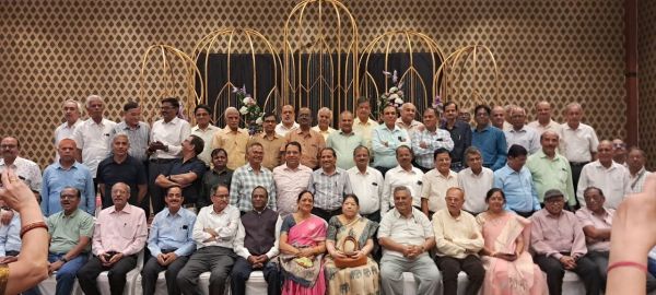 बिजली विभाग के सेवानिवृत्त अधिकारियों का मिलन समारोह संपन्न