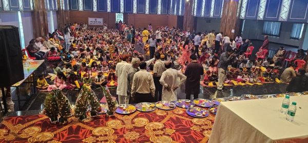 सेवा भारती ने महाराष्ट्र मंडल में कराया कन्या पूजन और भोज