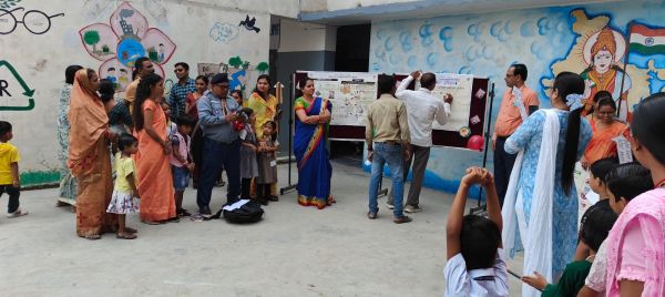 संत ज्ञानेश्वर स्कूल ने शत-प्रतिशत मतदान करने चलाया हस्ताक्षर अभियान