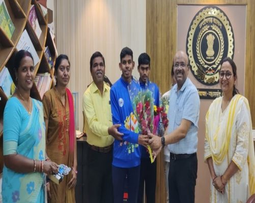 सुखदेव केवट ने 400 मीटर दौड़ में सिल्वर मेडल जीतकर छत्तीसगढ़ का नाम रोशन किया 