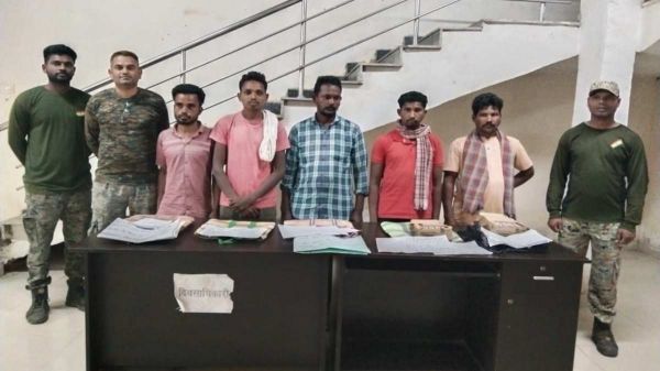 एक इनामी समेत पांच नक्सली गिरफ्तार, भारी मात्रा में ये सामग्री भी बरामद