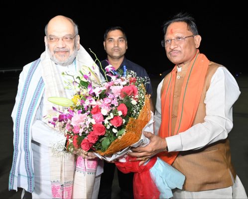  केंद्रीय गृह मंत्री शाह का मुख्यमंत्री साय ने विमानतल पर किया आत्मीय स्वागत