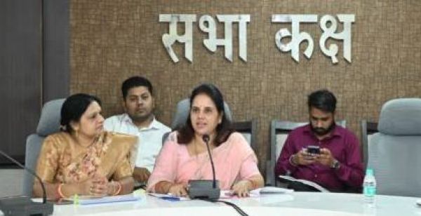 बारिश के पहले नालों की सफाई में जुटा निगम... महापौर ने अधिकारियों को दिए निर्देश