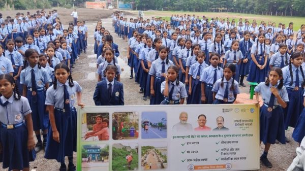 “सफाई अपनाओ, बीमारी भगाओ 2025” अभियान के अंतर्गत स्कूली बच्चों को दिलाई गई स्वच्छता की शपथ