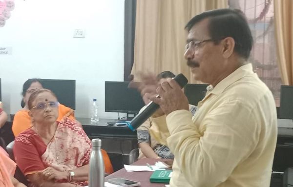 सेवा पुस्तिका में प्रति वर्ष हस्ताक्षर करेः डॉ तपेश गुप्ता
