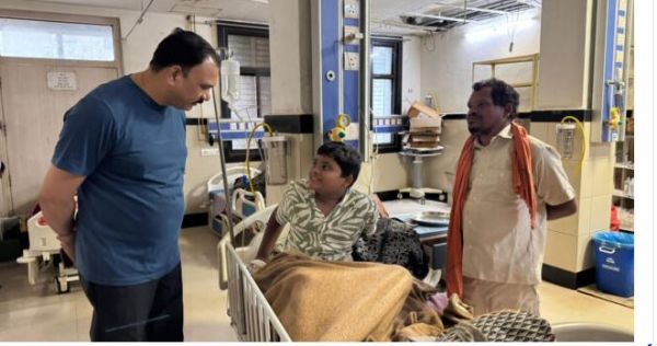 स्वास्थ्य मंत्री जायसवाल ने किया डीकेएस अस्पताल का अचानक जाँच पड़ताल 