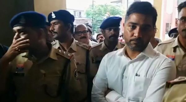 पूर्व मुख्यमंत्री बघेल के बेटे चैतन्य बघेल को झटका