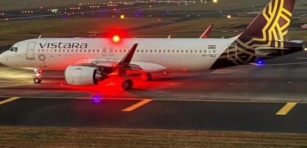 रायपुर एयरपोर्ट पर एयर इंडिया की फ्लाइट का दरवाजा हुआ लॉक, अंदर फंसे रहे कांग्रेस विधायक सहित 160 यात्री