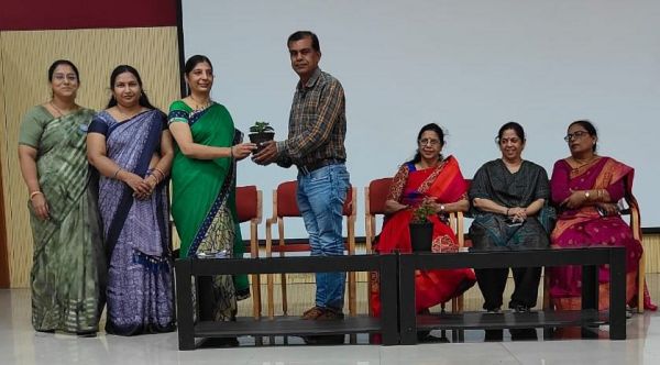  डॉ राधाबाई कालेज में मनाया गया राष्ट्रीय सेवा दिवस