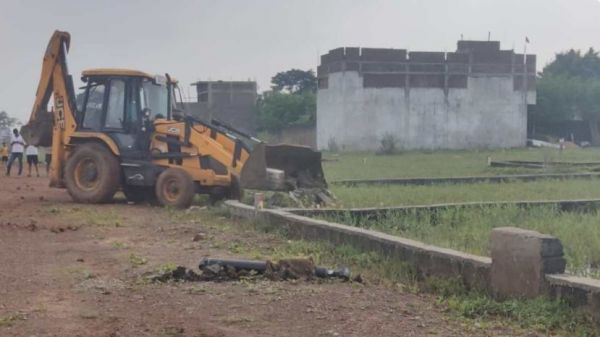 रायपुर में अवैध प्लॉटिंग पर राजस्व विभाग की बड़ी कार्रवाई, 11.77 एकड़ कब्जे पर चला बुल्डोजर&hellip;