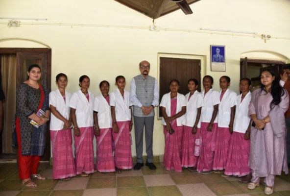 राज्यपाल रमेन डेका ने दुगली में वनधन विकास केन्द्र का किया अवलोकन, महिलाओं की आत्मनिर्भरता की सराहना की