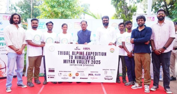 जशपुर के युवाओं ने छुआ हिमालय की ऊंचाइयों को: 5350 मीटर की ऊंचाई पर ट्रैकिंग, रॉक क्लाइंबिंग और आइस क्लाइंबिंग 