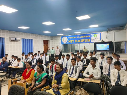 जेआर नायडू स्कूल के बच्चों ने किया एनआईटी रायपुर का भ्रमण