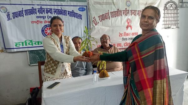 विश्व एड्स दिवस पर नुक्कड़ नाटक के माध्यम से दिया जागरूकता का संदेश