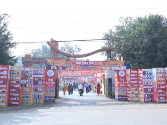 मेगा हेल्थ कैम्प  में एक्यूपंक्चर से लोगों को मिल रहा लाभ.... प्रतिदिन उमड़ रही भीड़