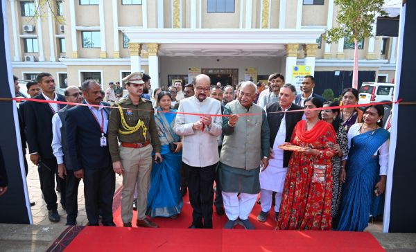 दिव्यांगजनों के साथ देश, समाज और परिवार खड़ा है- राज्यपाल डेका