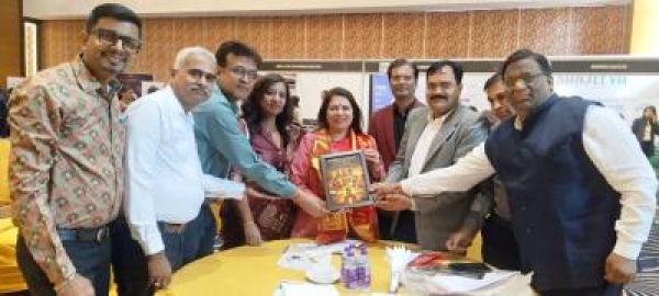 &ldquo;भारत के दिव्य चरित्र : जैनत्व से प्रेरणा&rdquo; पूर्व केंद्रीय मंत्री मिनाक्षी लेखी को भेंट