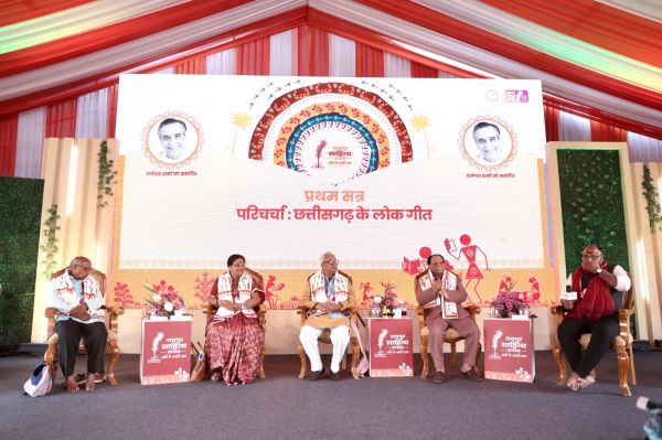 रायपुर साहित्य उत्सव:  लोक साहित्य जन&ndash;जीवन की गहरी अनुभूतियों से उपजा समृद्ध साहित्य