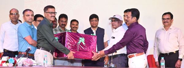 जनसंपर्क विभाग के अपर संचालक दरियो को सेवानिवृत्ति पर दी गई विदाई