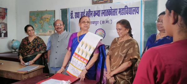 सामूहिक लेखन से छात्राओं का व्यक्तित्व विकास होता हैः डॉ प्रीति मिश्रा