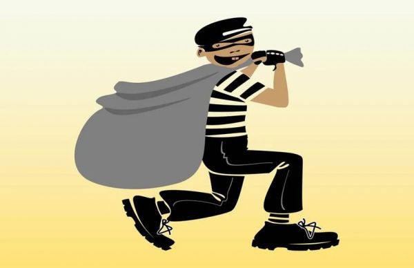  दुकान का ताला तोड़ 3.5 लाख उड़ा ले गया शातिर...  CCTV में कैद हुआ पूरा खेल