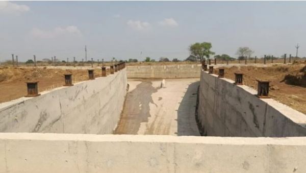 समपार फाटक (लेवल क्रासिंग) डी.डी.-39 सिकोसा-पिनकापार गेट के पास रोड अंडर ब्रिज बन जाने के कारण समपार फाटक स्थाई रूप से बंद रहेगा