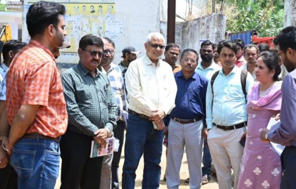 लाभांडी पाइपलाइन कार्य में लापरवाही पर महापौर मीनल सख्त, अधिकारियों और एसेंजी को दी कड़ी चेतावनी
