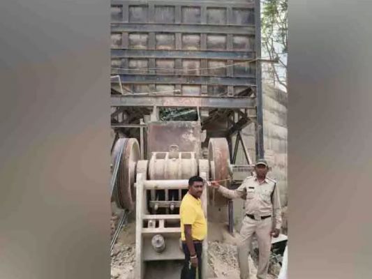 बड़ी कार्रवाई: मंदिर हसौद में खनिज विभाग का छापा, 2 खदानें सील, 7 हाइवा जब्त