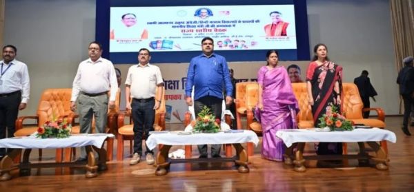 विद्यार्थियों के सर्वांगीण विकास, अनुशासन एवं गुणवत्तापूर्ण शिक्षा पर दें ध्यानः शिक्षा मंत्री