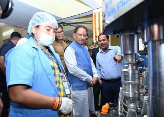 लखपति दीदी योजना को मिली रफ़्तार: रायपुर के हाईटेक वाटर प्लांट से महिलाएं कमा रहीं हर महीने 15 हजार तक मानदेय