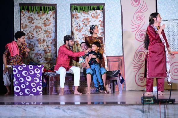 राजकुमार कालेज में चल रहे अंतर्दलीय नाट्य स्पर्धा 2026 का समापन... खैरागढ़ ट्रॉफी पर राणा दल का कब्जा