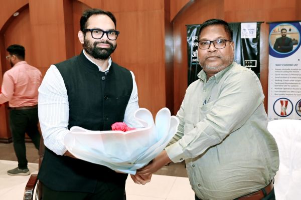 रोबोटिक तकनीक से अब आसान हुआ नी एवं हिप रिप्लेसमेंट: डॉ. प्रतीक धाबलिया