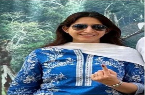 करेंसी टॉवर के बाद पिथालिया कॉम्प्लेक्स में लिफ्ट खराब, IAS की पत्नी फंसी