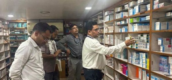 रायपुर: मेडिकल कॉम्प्लेक्स में कई थोक और रिटेल दवा दुकानों में सरप्राइज चेकिंग