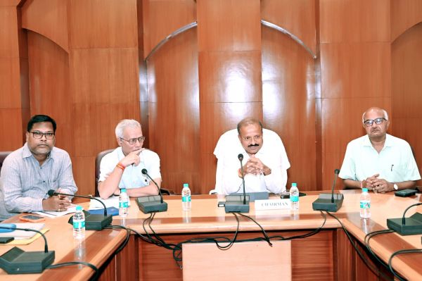 बिजली कंपनी के अधिकारी से लाइनमेन तक हों एआई तकनीक से लैस