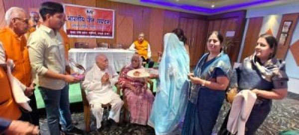भारतीय जैन संगठना चौबे समता कॉलोनी शाखा ने किया महिलाओं का सम्मान