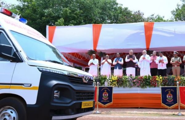 केंद्रीय गृहमंत्री शाह ने डायल-112 की 400 वाहनों को दिखाई हरी झंडी, मोबाइल फॉरेंसिक वैन का भी किया शुभारंभ