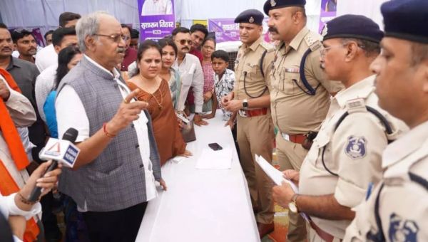 भीषण गर्मी में जनता को राहत दिलाने मैदान में उतरे सांसद बृजमोहन, अधिकारियों को लगाई फटकार