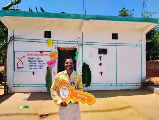  &rsquo;जब सपनों को मिला अपना पता: प्रधानमंत्री आवास योजना ने चन्द्रदेव के जीवन में भरी खुशियों की नई रोशनी&rsquo;