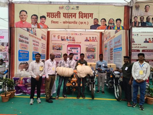 &rsquo;मत्स्य पालकों को मिली नई उड़ान, आजीविका सशक्त बनाने मुख्यमंत्री ने वितरित की आधुनिक सामग्री&rsquo;