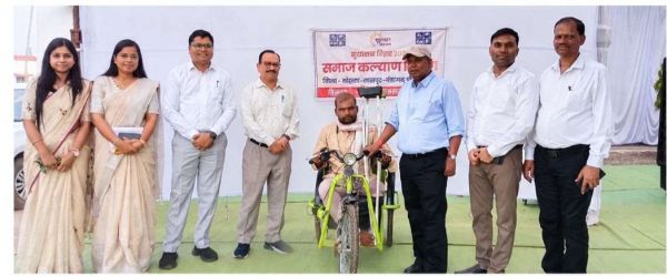 बैटरी चलित ट्राइसाइकिल बनी श्री पुरोचन के आत्मसम्मान और आत्मनिर्भरता की नई राह