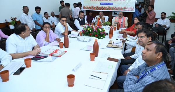 बुनकरों और शिल्पियों की आय बढ़ाने नवाचार तथा डिजाइन प्रशिक्षण जरूरीः गिरिराज सिंह