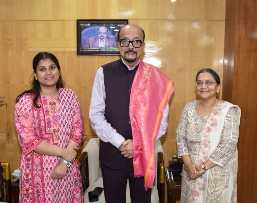 राज्यपाल से सुप्रीम कोर्ट में छत्तीसगढ़ की स्टैंडिंग काउंसिल सुश्री जैन ने की सौजन्य भेंट