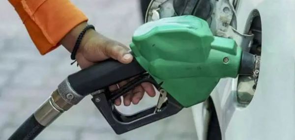 आम लोगों को बड़ी राहत! पेट्रोल ₹5 डीजल ₹3 सस्ता हुआ, कॉमर्शियल सिलेंडर के दाम भी घटे